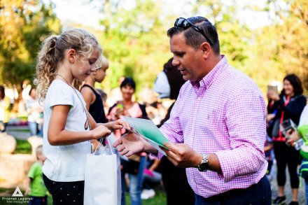 Ceremonia wręczenia nagród na podium przez Burmistrza Miasta Wisła